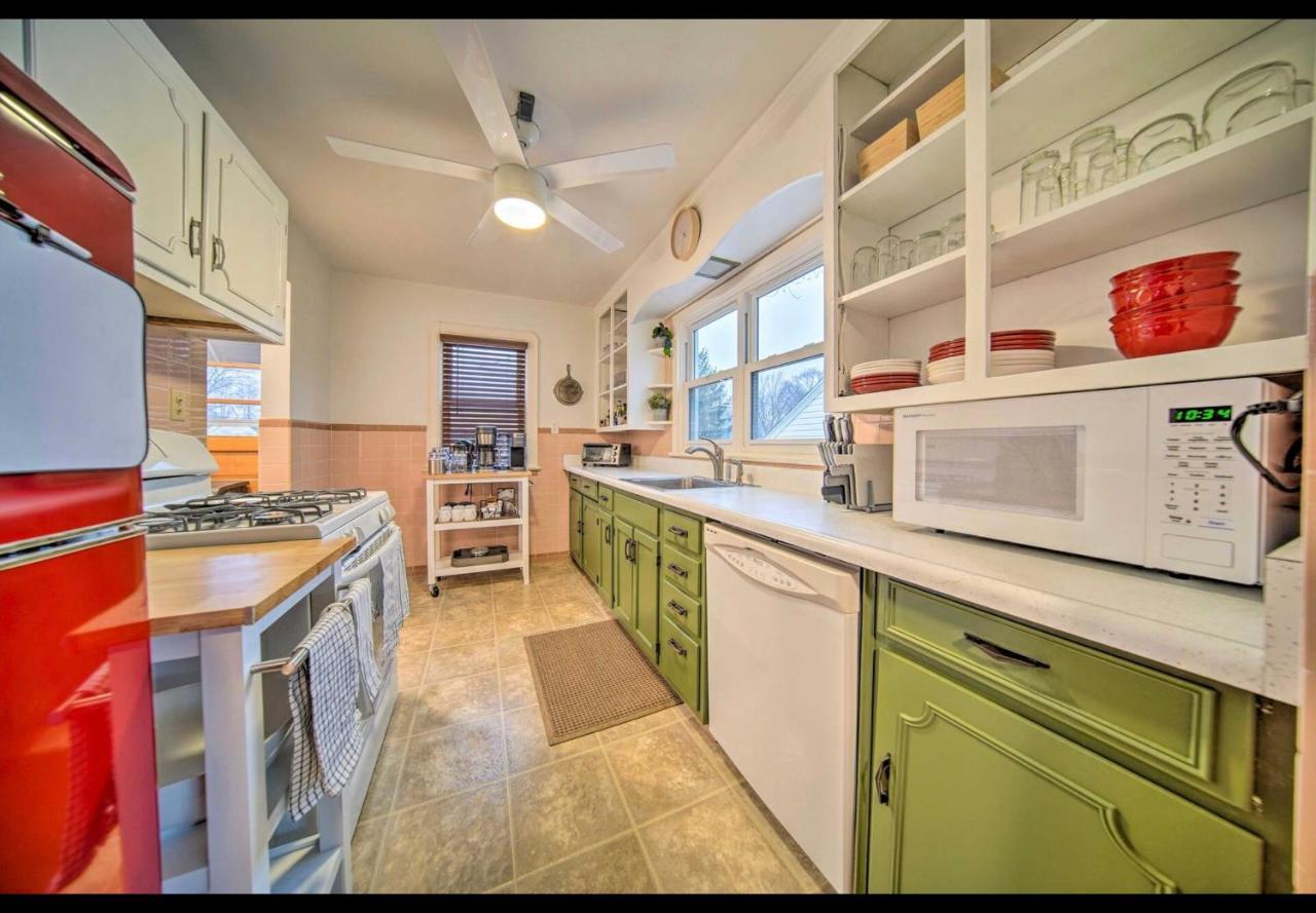Modern Home • Family Friendly • Grill • Fireplace Erie Dış mekan fotoğraf